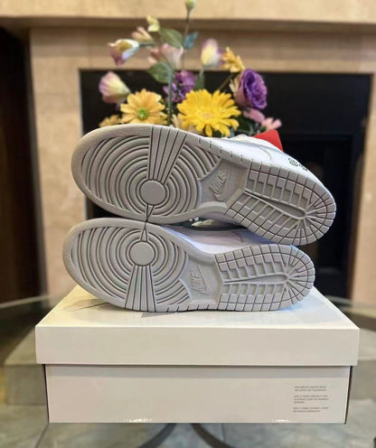 Nike Dunk Low x Supreme （HQ8487-100）