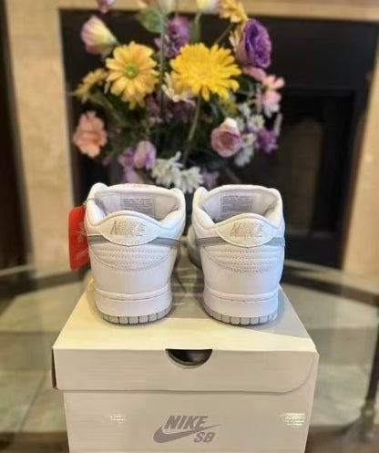 Nike Dunk Low x Supreme （HQ8487-100）