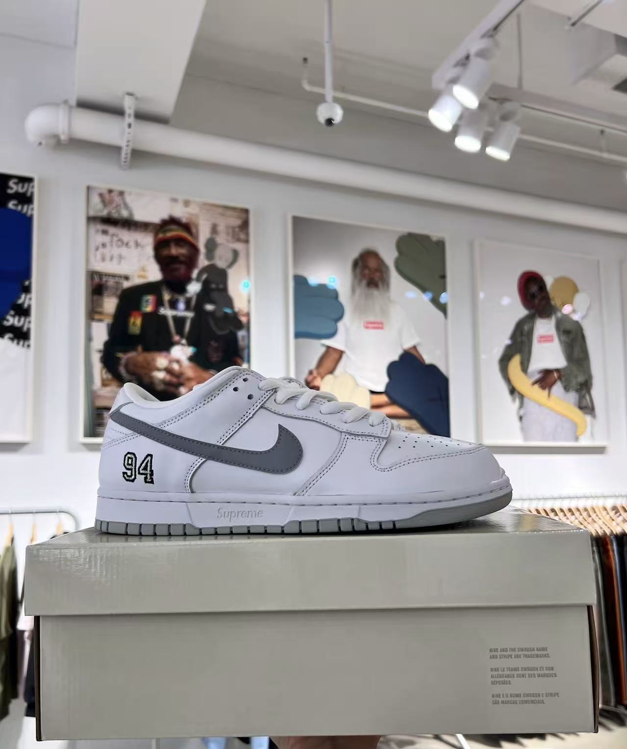 Nike Dunk Low x Supreme （HQ8487-100）