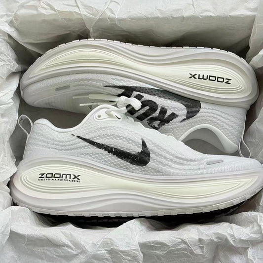 Nike Vomero Plus "Reverse Swoosh"  白色 （IH2268-100）