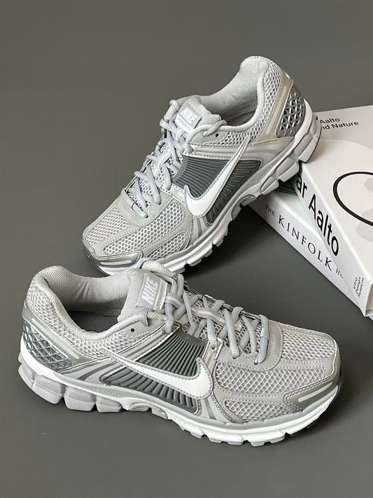 Nike Zoom Vomero 5 銀色 （FJ4151-003）