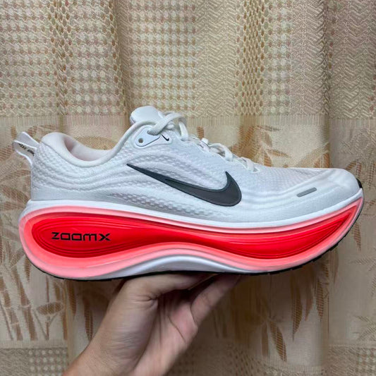 Nike Vomero Plus 白紅 （HV8150-100）