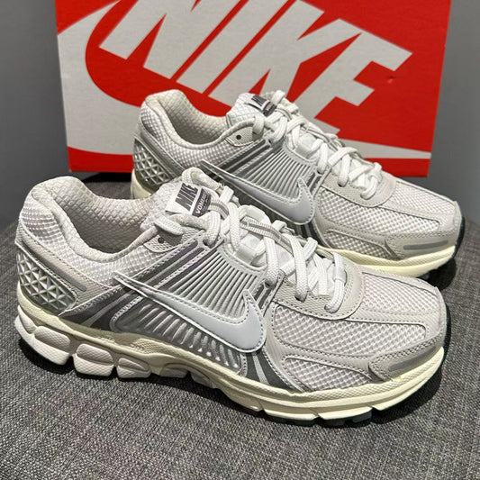 Nike Zoom Vomero 5 Platinum Tint 灰黑色 （HF0731-007）