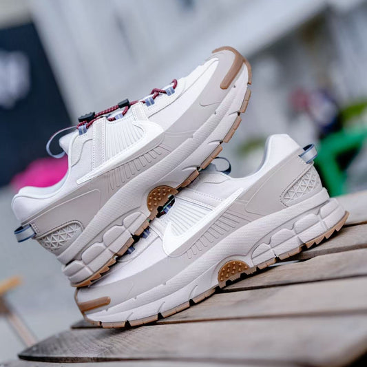 Nike ZOOM VOMERO ROAM 米白色 （HV4294-009）