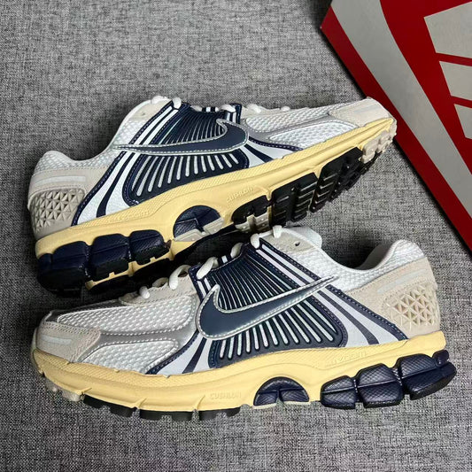 Nike Zoom Vomero 5 灰白 （HF4259-100）