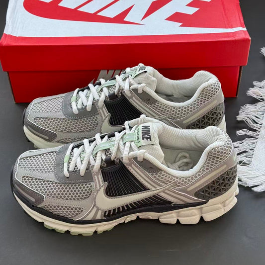 Nike Zoom Vomero 5 灰黑色 （FB8825-001）