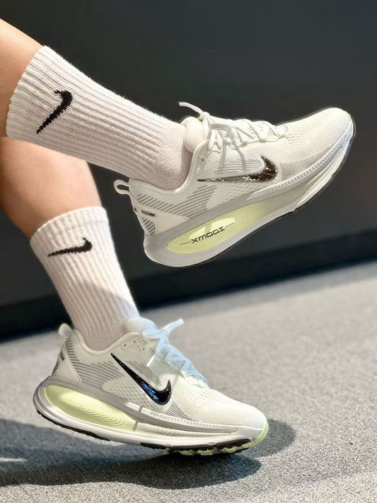 Nike Vomero 18 ZoomX 綠色 （HM6804-107）