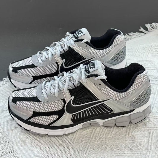 Nike Zoom Vomero 5 銀黑色 （FJ4151-004）
