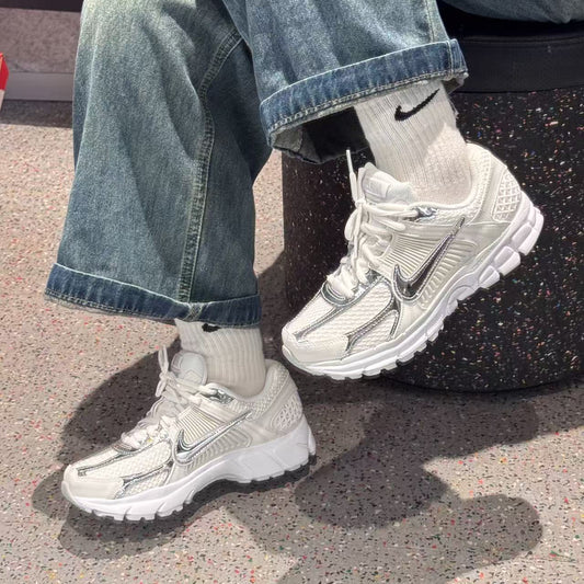 Nike Zoom Vomero 5 白銀色 （HF7723-100）