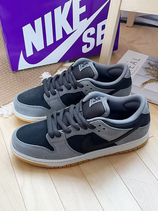 Nike Dunk Low “DARK SMOKE GREY” 灰黑 (HF3063-001)