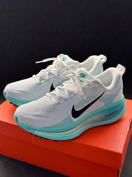 Nike Vomero 18 ZoomX 綠灰色 （HM6803-103）