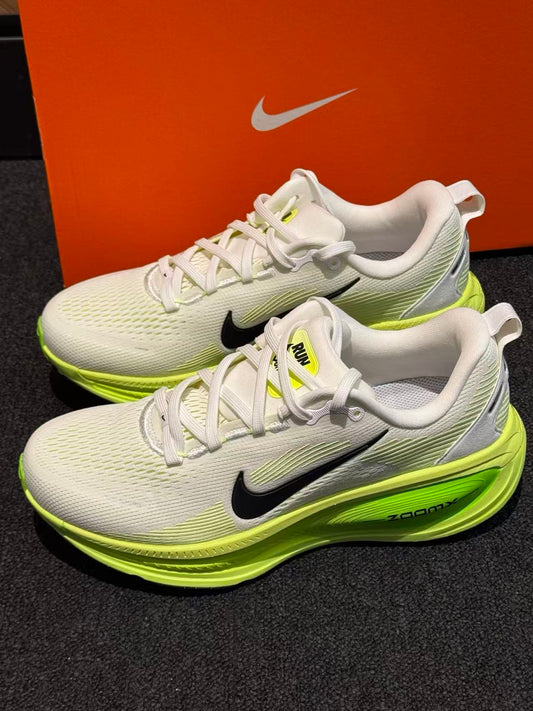 Nike Vomero 18 ZoomX 白綠色 （HM6804-102）