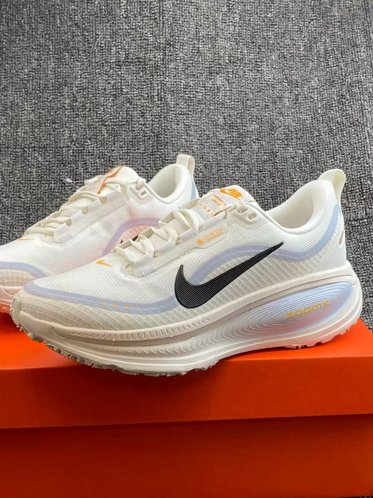 Nike Vomero 18 米色 （HQ7002-100）