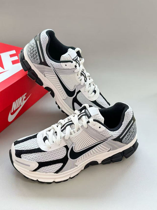 Nike Zoom Vomero 5 灰色 （HQ1182-001）
