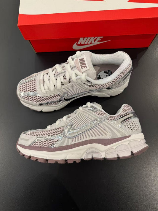 Nike Zoom Vomero 5 白銀 （HV6417-001）