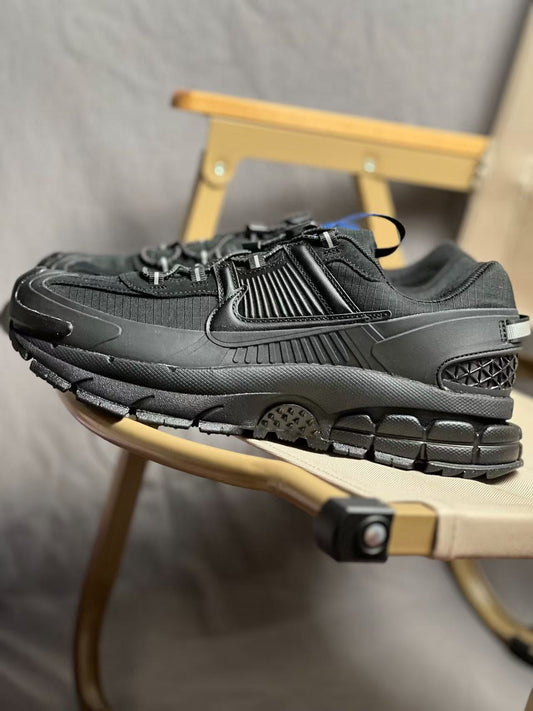 Nike ZOOM VOMERO ROAM 黑色 （HQ2181-004）