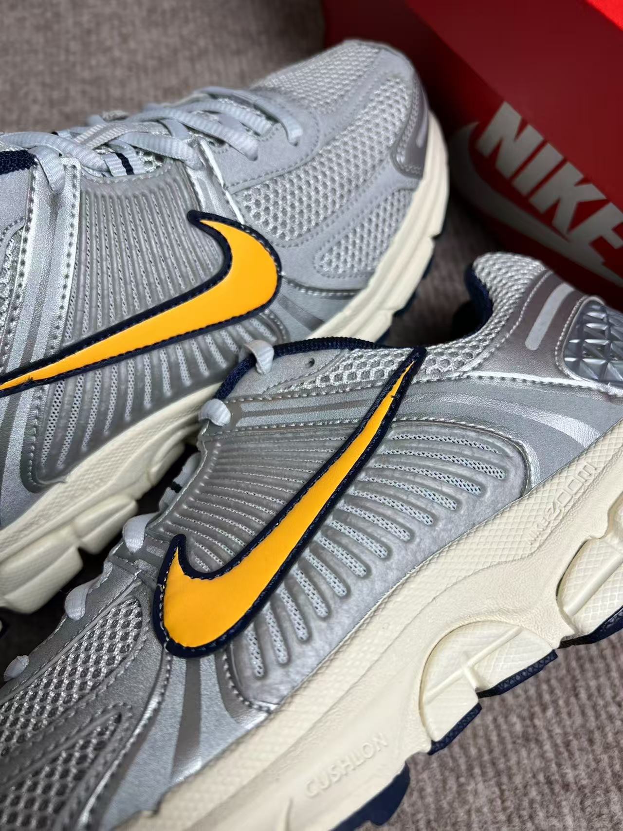 Nike Zoom Vomero 5 灰橙 （FJ4151-001）