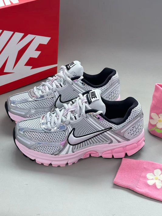 Nike Zoom Vomero 5 銀粉 （HF1877-001）