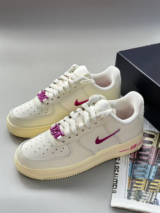 Nike Air Force 1 '07 SE W 板鞋 （FB8251-101）